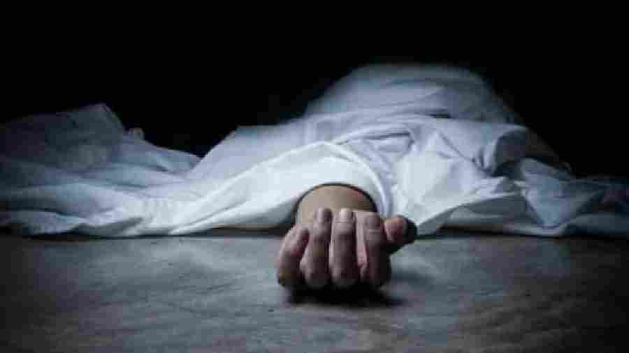 gopalganj_woman_dead_body_found_hanging_on_tree_family_says_husband_killed_him_trying_to_show_murder_1658329442_resize_2_compress87