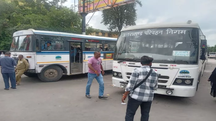 24_09_2024-uttarakhand_bus_23803405_m