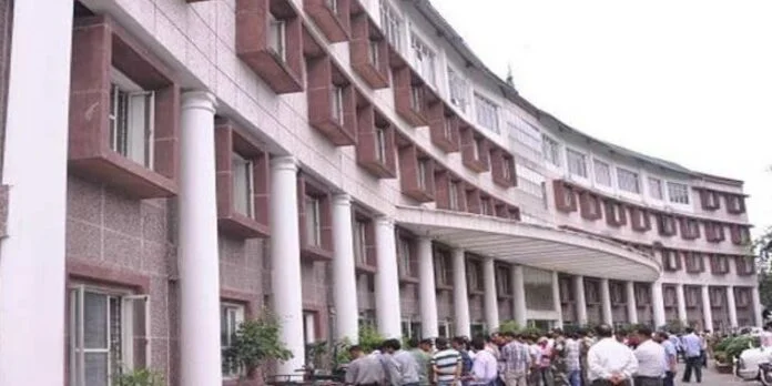 17e0e446-428d-4ce9-80ff-7897c552dd8a-696x348