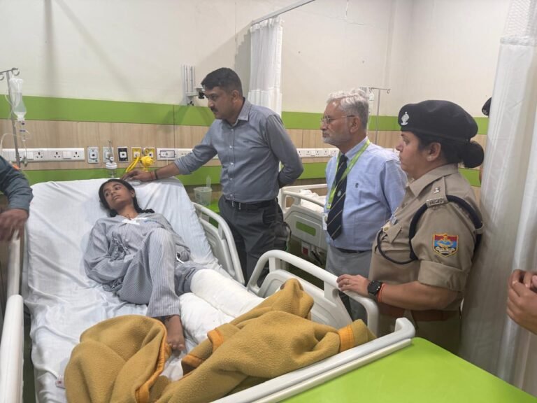 23909648_dehradun-accident2