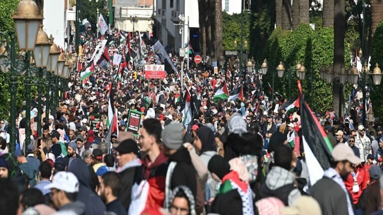 बड़े-पैमाने-पर-विरोध-प्रदर्शन