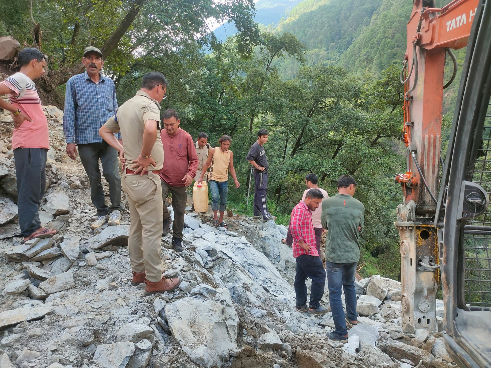 uk-rpg-03-aapda-men-lapta-vis-uk10030_07092025221904_0709f_1757263744_213 (1)